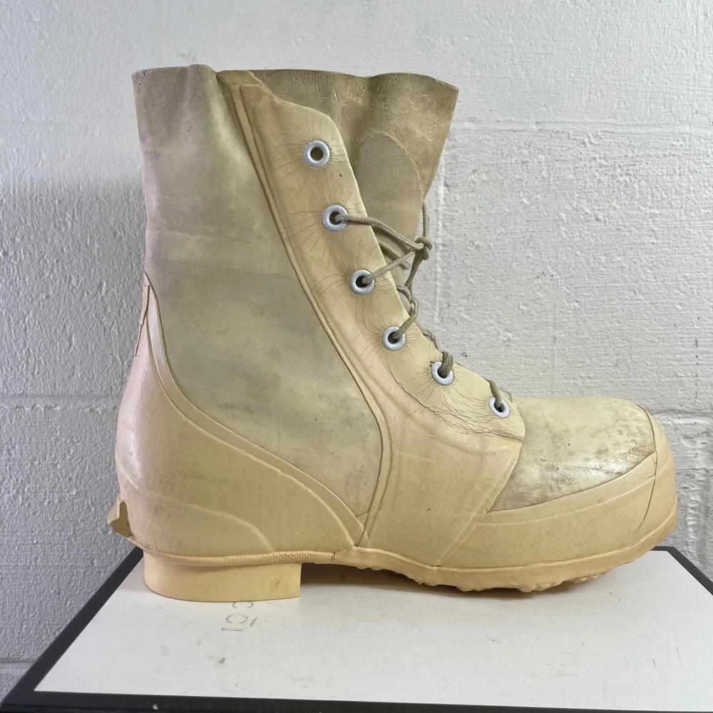 VINTAGE Bata Mickey Mouse Bunny US Military Boots Cream Cold Weather Men's 11 R